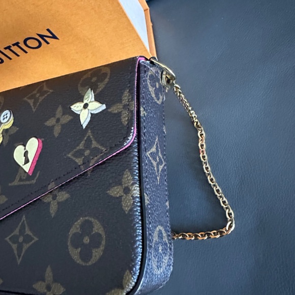 Louis Vuitton Felicie Key logo - Picture 8 of 17